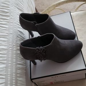 Gray swade Boots